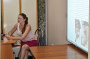 Наталия Новгородова проводит мастер-класс для инвалидов