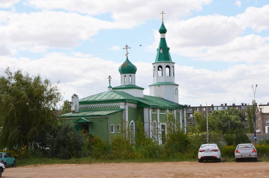 В красном куте саратовской. Красный Кут храм. Красный Кут Свято-Троицкая ц. Свято Троицкая Церковь красный Кут. Храм в Красном Куте Саратовской области.